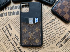 louis vuitton iphone 15 plus case with card holder