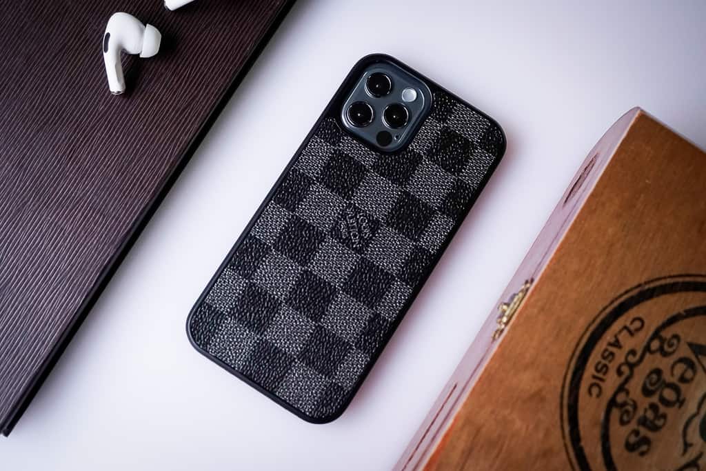 Louis Vuitton Damier Graphite XS/Max Phone Case - Ann's Fabulous Closeouts